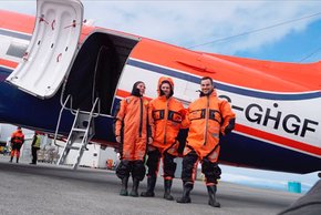 Polar 5 und 6 fliegen wieder in Longyearbyen. Video: Kerstin Heymach, arktis-zeichenblog.eu 