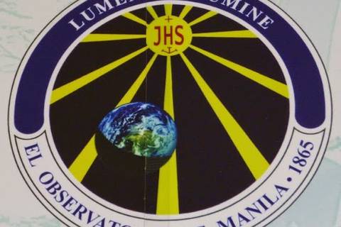 12.05.15: Logo des Manila Observatory, mit Mottos aus der frühen spanischen Zeit