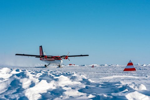 Am 22. April 2020 haben sieben MOSAiC-Teilnehmer mit Twin-Otter-Polarflugzeugen das MOSAiC-Eiscamp verlassen. Die persönlichen Umstände hatten eine weitere Teilnahme leider nicht zugelassen. (Foto: Christian R. Rohleder, DWD)