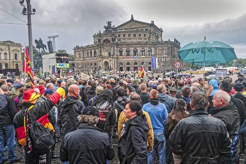 Tag der Deutschen Einheit: Theaterplatz am Morgen des 3.10. Foto: Tilo Arnhold, TROPOS