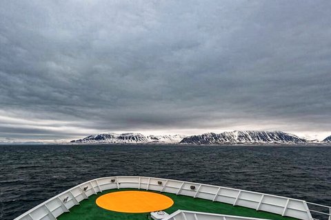 On 25 May the sun and Maria S. Merian arrived in the Isfjord of Spitsbergen. Now we have to wait for the Polarstern. Photo: Lianna Nixon, University of Colorado