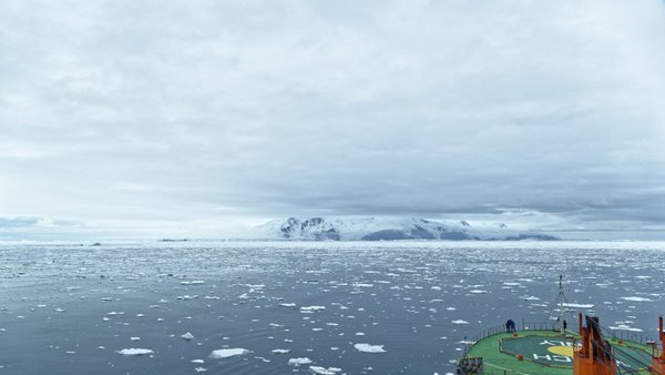 Die Peter-I.-Insel gehört zu Norwegen und heute wurden die ersten Eisbohrkerne auf ihr genommen. Foto: Silvia Henning, TROPOS