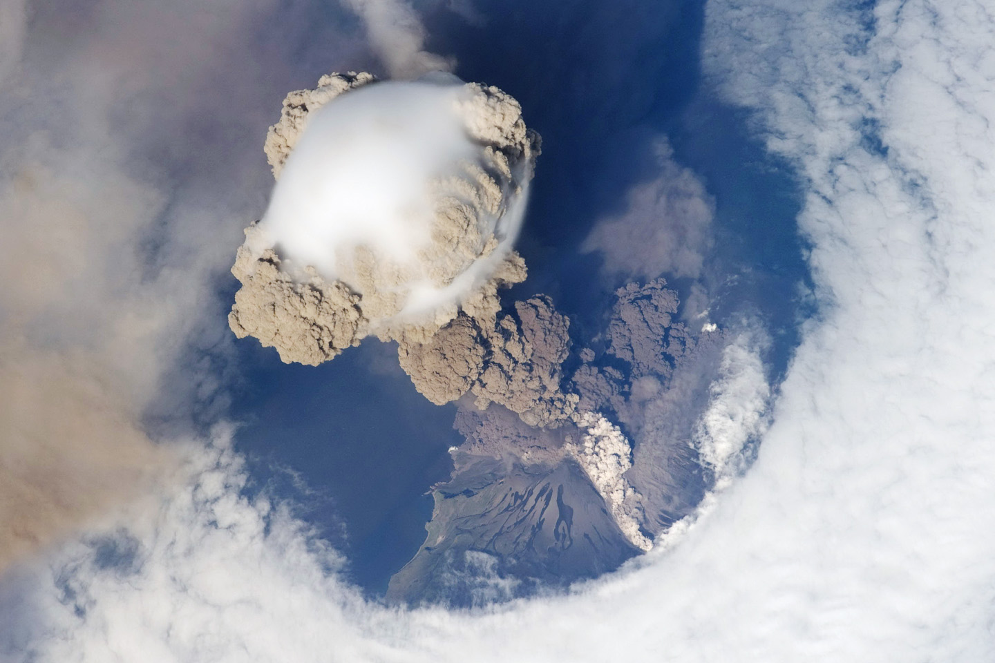 Der Sarychev Vulkan