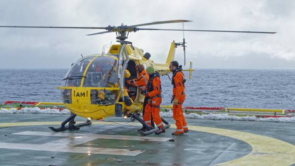 Heli vor dem Start nach Scott Island. Foto: Silvia Henning, TROPOS Heli vor dem Start nach Scott Island. Foto: Silvia Henning, TROPOS