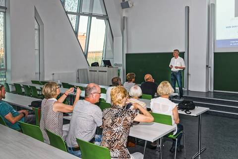 Dr. Christoph Eichhorn (IOM): Elektrische Raumfahrtantriebe – von der Erdumlaufbahn bis in die Weiten des Alls 