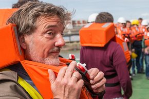 PS106 beginnt für Wissenschaftsredakteur Stephan Schön wie für alle Wissenschaftler an Bord mit einer Sicherheitsübung. Foto: Tilo Arnhold, TROPOS