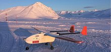 UAV ALADINA vor dem Zeppelinberg bei Ny-Ålesund (Foto: Konrad Bärfuss, TU Braunschweig).
