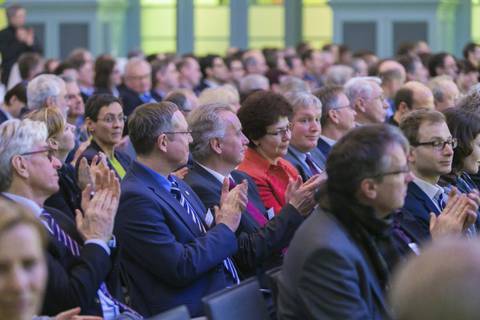 An der Festveranstaltung nahmen rund 300 Gäste aus Politik, Verwaltung, Wirtschaft und Wissenschaft teil.