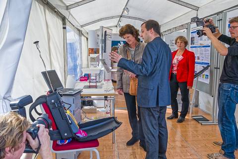 Wissenschaftsministerin Dr. Eva-Maria Stange am Stand des Leibniz-Instituts für Troposphärenforschung (TROPOS). Foto: Honey Alas, TROPOS