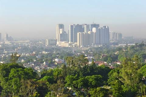 16.05.15: Die Downtown verschwindet halb im Smog.