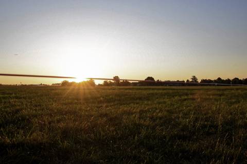 Mit den ersten Sonnenstrahlen geht es an diesem Tag los. Bevor die Sonne die Atmosphäre erwärmt und die Konvektion die Luft durchmischt, wollen wir messen.