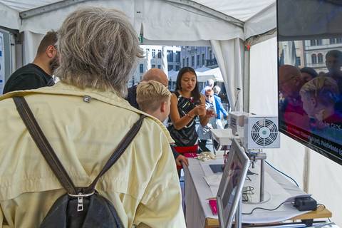 TROPOS-Stand im Leibniz-Zelt. Foto: Gerald Spindler, TROPOS