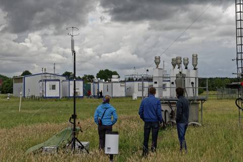 Trotz kühlen Temperaturen, Wind und einigen Schauer - an Besuchern war kein Mangel. Foto: Tilo Arnhold/ TROPOS