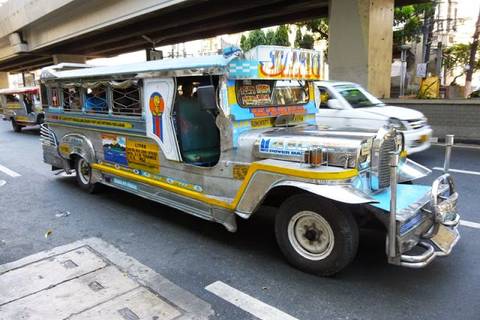 17.05.15: Das Die Jeepneys brausen zwei Meter neben den Messgeräten vorbei.