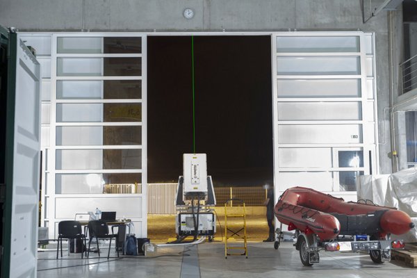 Basis für die Lidarmessungen ist das Ocean Science Centre Mindelo (OSCM), eine gemeinsame Kooperation des GEOMAR Helmholtz-Zentrums für Ozeanforschung Kiel und des nationalen Meeresforschungsinstitut der Republik Cabo Verde – Instituto do Mar (IMar). Es dient den Partnern für eigene Forschungs- und Ausbildungszwecke wie der internationalen Meeresforschungsgemeinschaft als Basis für Kampagnen in der Region und Veranstaltungen. Foto: Edson Silva Delgado, Etfilmes / OSCM