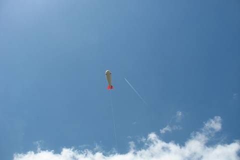 Der Ballon fliegt und konkuriert schon mit den Flugzeugen.... Foto: Janine Lückerath/ Universität Bayreuth