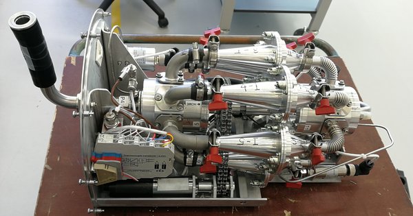 Außerdem wird bei CIRRUS-HL erstmalig ein spezieller Filtersammler (HERA4HALO) eingesetzt, der ebenfalls am TROPOS für das Forschungsflugzeug HALO entwickelt wurde. Durch eine spezielle Automatisierung können mehrere Aerosolproben während eines Fluges gesammelt werden (z.B. getrennt nach Flughöhe, Region oder in und außerhalb von Wolken). Foto: Sarah Grawe, TROPOS