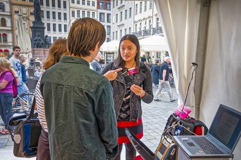 Unsere Expertinnen zur Luftqualität waren gefragte Gesprächspartnerinnen am Neumarkt. Foto: Kay Weinhold, TROPOS