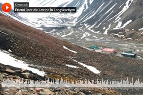 Erlend über die Lawine in Longyearbyen. Foto: Kerstin Heymach, arktis-zeichenblog.eu 