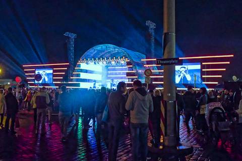 Tag der Deutschen Einheit: Konzert auf dem Theaterplatz am Abend. Foto: Tilo Arnhold, TROPOS