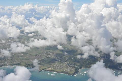 Typischen Passatwindwolken über Barbados