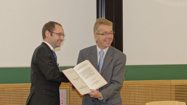 Der Paul-Crutzen-Preis geht 2015 an Dr. Sebastian Scheinhardt vom Leibniz-Institut für Troposphärenforschung (TROPOS) für eine Publikation über die Auswirkungen des Klimawandels auf die Luftqualität in Dresden. Foto: Tilo Arnhold/ TROPOS