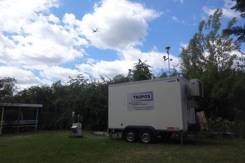 TROPOS trailer on a grass patch