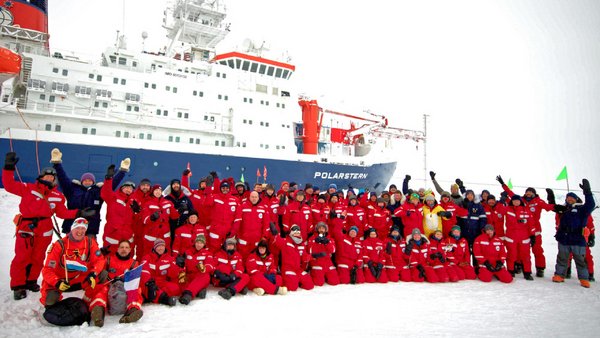 MOSAiC team during cruise section 3. Photo: Michael Gutsche