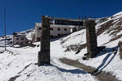 The highest atmospheric measurement station of the world: Chacaltaya observatory in Bolivia