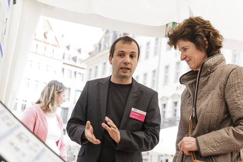 Wissenschaftsministerin Dr. Eva-Maria Stange am Stand des Leibniz-Instituts für Troposphärenforschung (TROPOS). Foto: CHRISTIAN HÜLLER FOTOGRAFIE