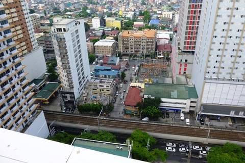 01.06.15: Blick nach unten auf die Taft Ave. mit unserem Container