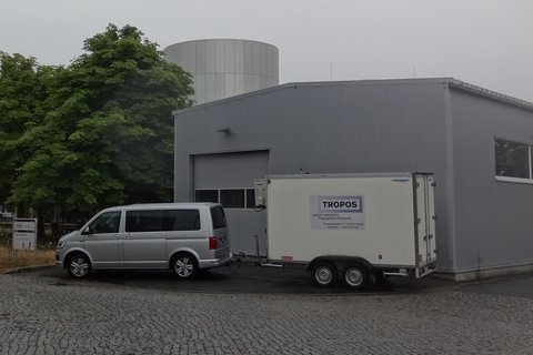 TROPOS trailer in front of the cloud tower