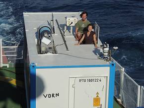 Die TROPOS-Wissenschaftlerin Dr. Heike Kalesse und Doktorand Moritz Haarig mit dem OCEANET-Container des TROPOS. Die TROPOS-Wissenschaftlerin Dr. Heike Kalesse und Doktorand Moritz Haarig mit dem OCEANET-Container des TROPOS.