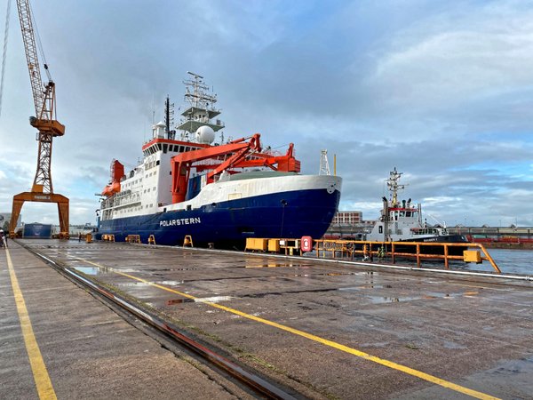 12. Oktober 2020: Das Forschungsschiff Polarstern hat an der Dalbenpier (Lloyd Werft) angelegt. Foto: Annika Meyer, Alfred-Wegener-Institut / eventfive