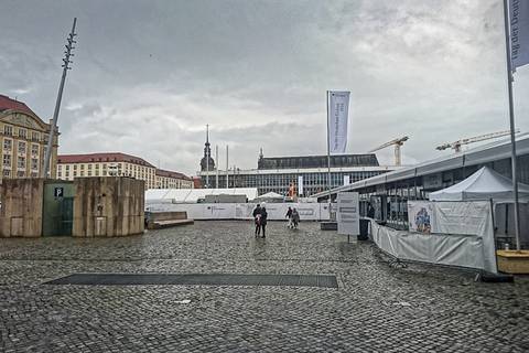 Tag der Deutschen Einheit: Die Zelte des Bundes auf dem Altmarkt. Foto: Tilo Arnhold, TROPOS