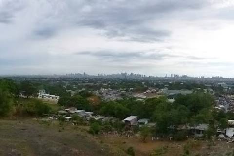 24.05.15: Abends die Skyline von Manila - die Großstadt hat uns wieder.