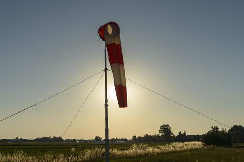 Kurz nach 5 Uhr. Die Sonne ist über dem Horizont, aber immer noch kein Windhauch zu spüren.