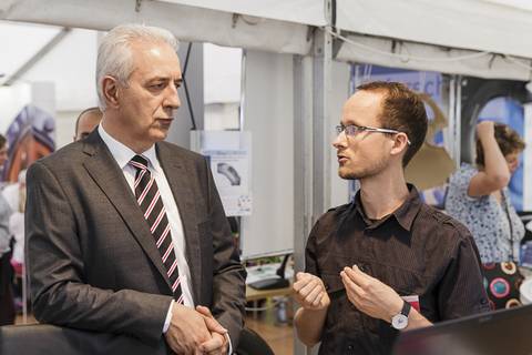 Ministerpräsident Stanislaw Tillich im Gespräch. Foto: CHRISTIAN HÜLLER FOTOGRAFIE