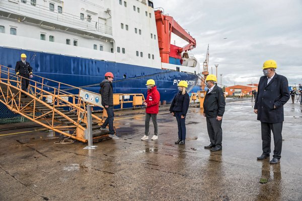 Polarstern kehrt nach einem Jahr von der MOSAiC-Expedition aus der zentralen Arktis zurück und wird in Bremerhaven von Bund und Land begrüßt. Foto: Kerstin Rolfes, Alfred-Wegener-Institut