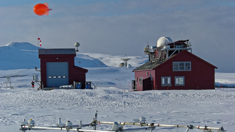 Ein Großteil der bodengebunden Fernerkundung der Atmosphäre wird in den kommenden Jahren von der Station AWIPEV des Alfred-Wegener-Institut s(AWI) und des französischen Polarforschungsinstituts Paul Emile Victor (IPEV) aus durchgeführt werden. Foto: A