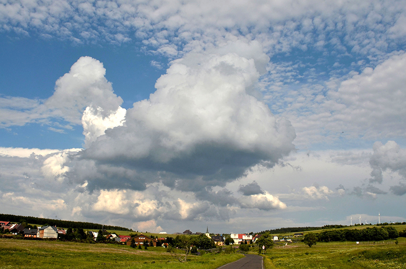 Eiskeime beeinflussen die Eisbildung in Wolken, welche wiederum der erste wichtige Schritt in der Entstehung von Niederschlägen in der Atmosphäre ist. Foto: Tilo Arnhold, TROPOS