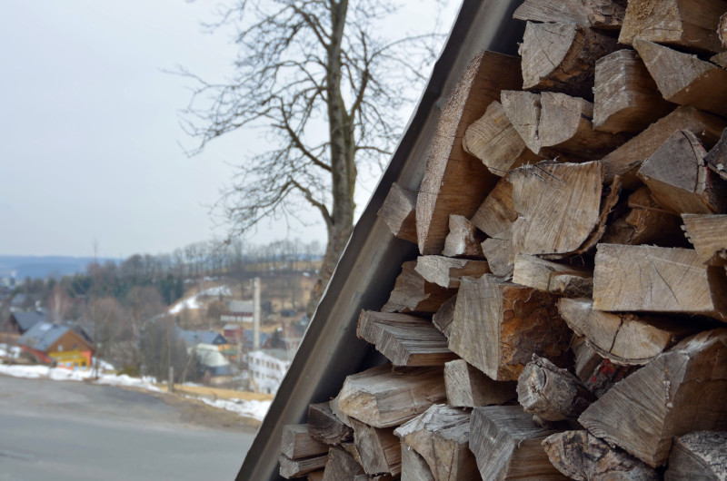 Soot particles from oil and wood heating systems and road traffic can pollute the air in Europe on a much larger scale than previously assumed. This is what researchers from the Leibniz Institute for Tropospheric Research (TROPOS) conclude from a measurement campaign in the Thuringian Forest. Photo: Tilo Arnhold, TROPOS