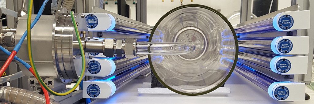 Laboratory set-up of the free-jet experiment at TROPOS in Leipzig, which allows the investigation of the early phase of oxidation reactions under atmospheric conditions without the walls influencing the reaction behaviour. Photo: Torsten Berndt, TROPOS