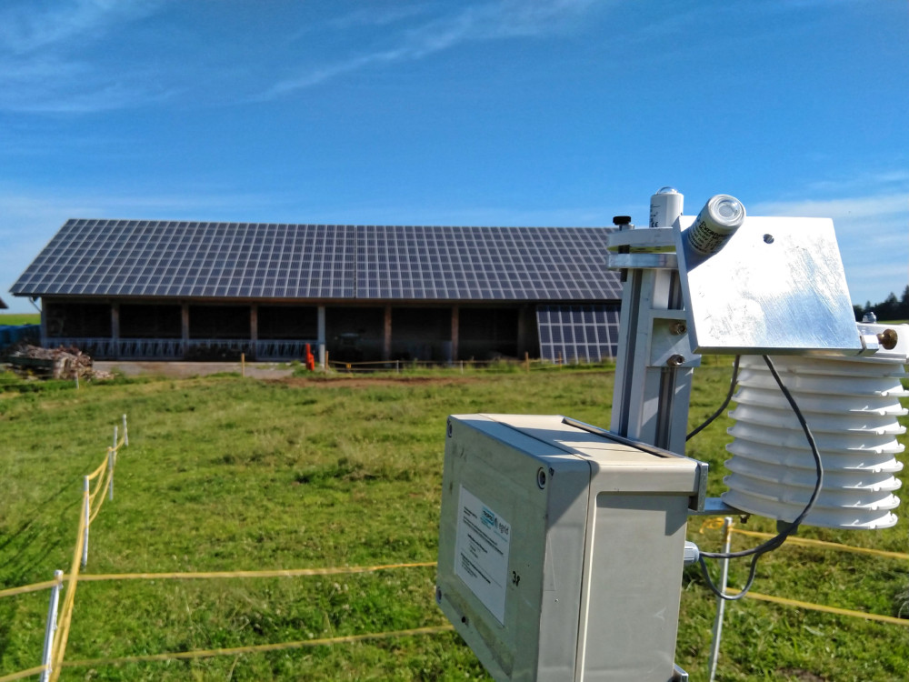 Analysen zum Einfluss von Aerosolen auf Ertrag von Photovoltaik-Anlagen tragen dazu bei, Stromnetze besser auszulasten und die Energiewende sicherer zu machen. Eine Messkampagne Allgäu im Rahmen des Projekts MetPVNet lieferte wichtige Daten zum Abschätzen der Produktion an Solarstrom. Foto: Jonas Witthuhn, TROPOS